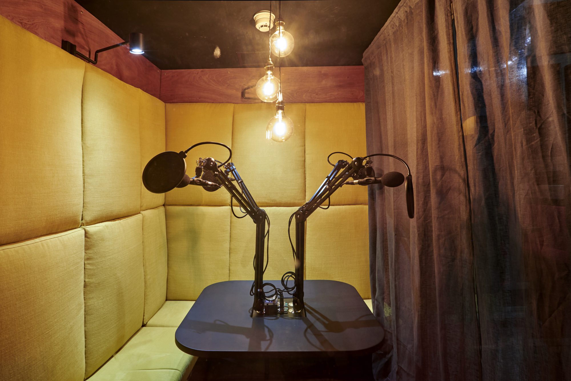 soho-radio-studios_podcast-recording-studio-02-microphones-yellow-seats